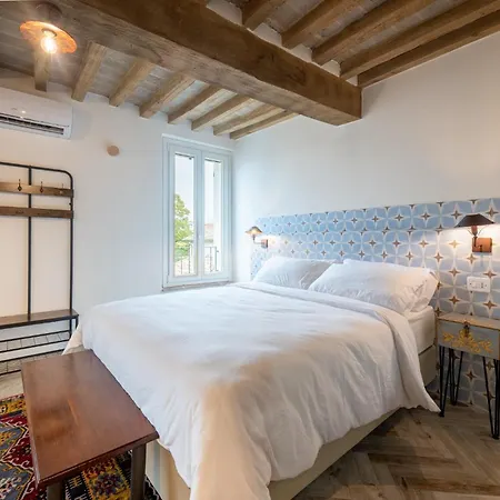 Guesthost - Bixio 29 4 And 6